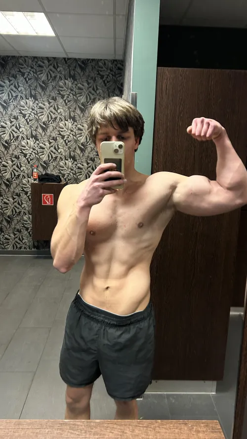 (20)Would you wrestle me?