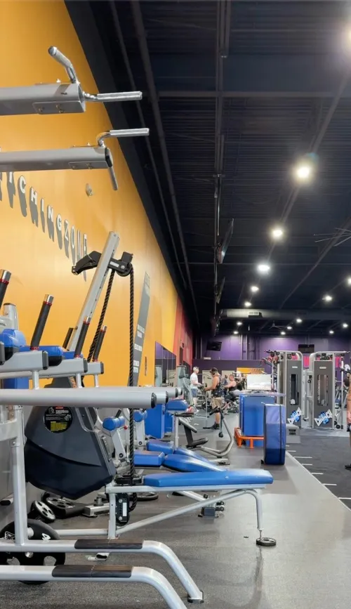 37: Harrisburg, Pennsylvania. Gym day: Legs and Calves! Will be horny after workout and want to anonymously play with another fit guy at my glory hole. Read below..