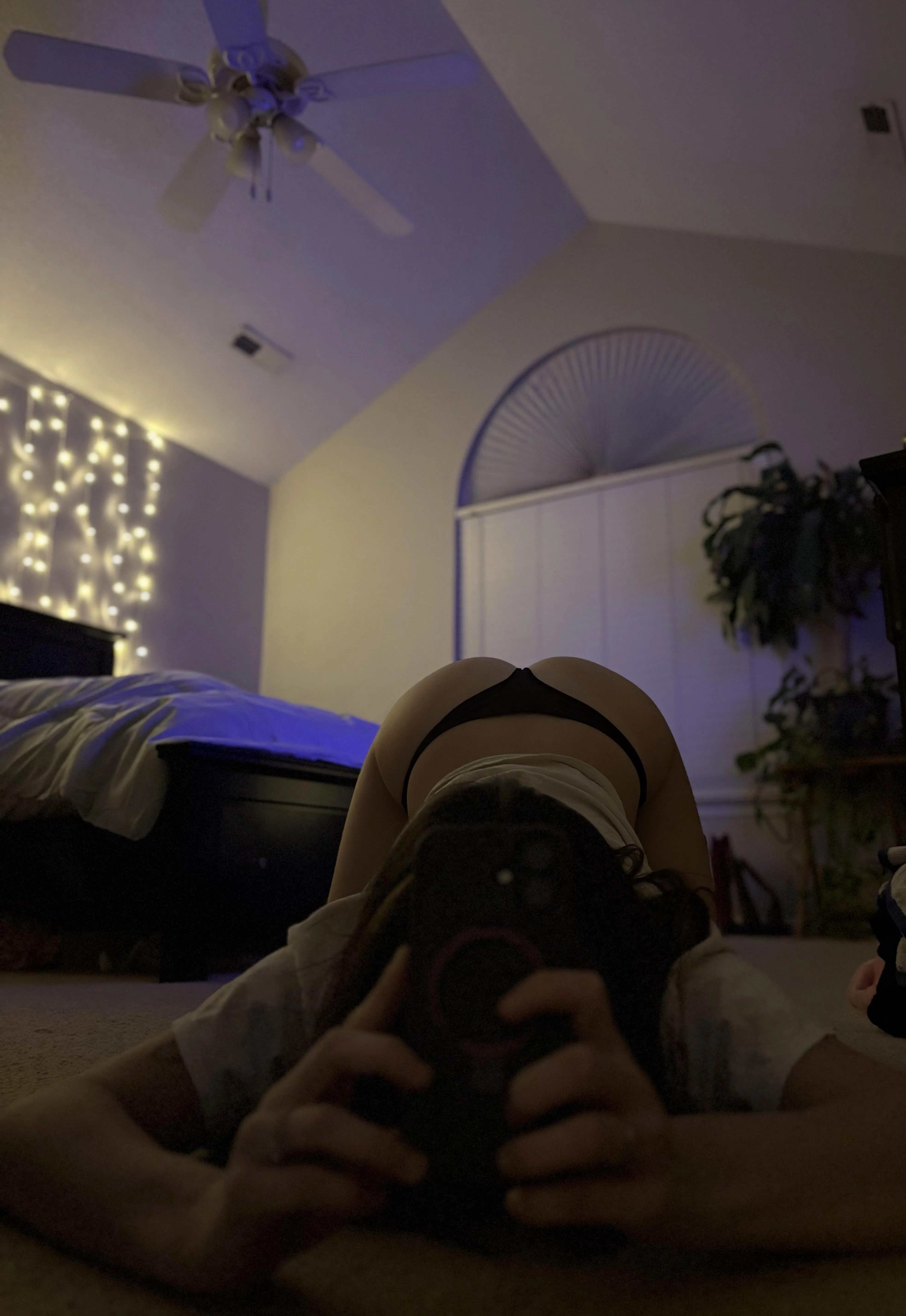 Do you like petite girls, face down ass up? 