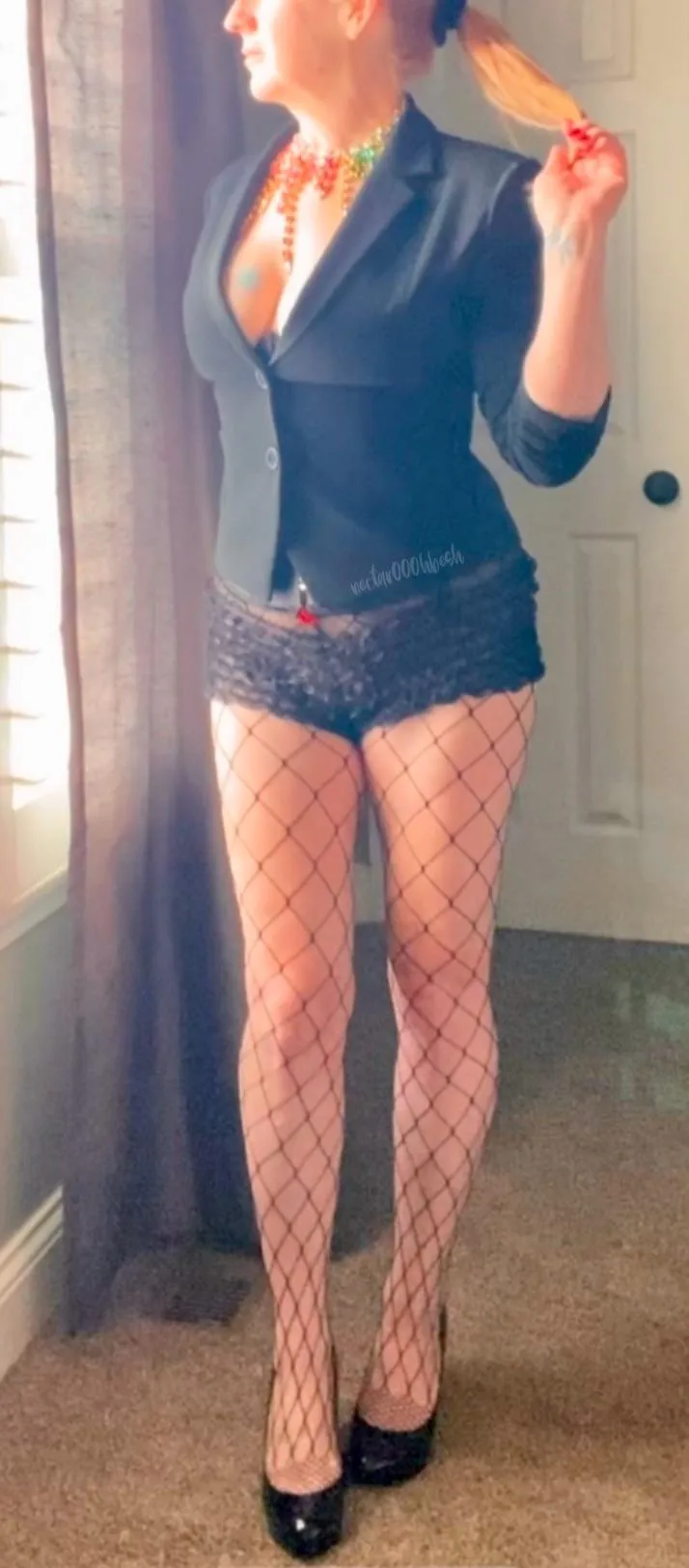 I am literally fighting to breathe in this corset lol. 