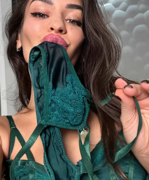 i love taking selfies with unies in my mouth