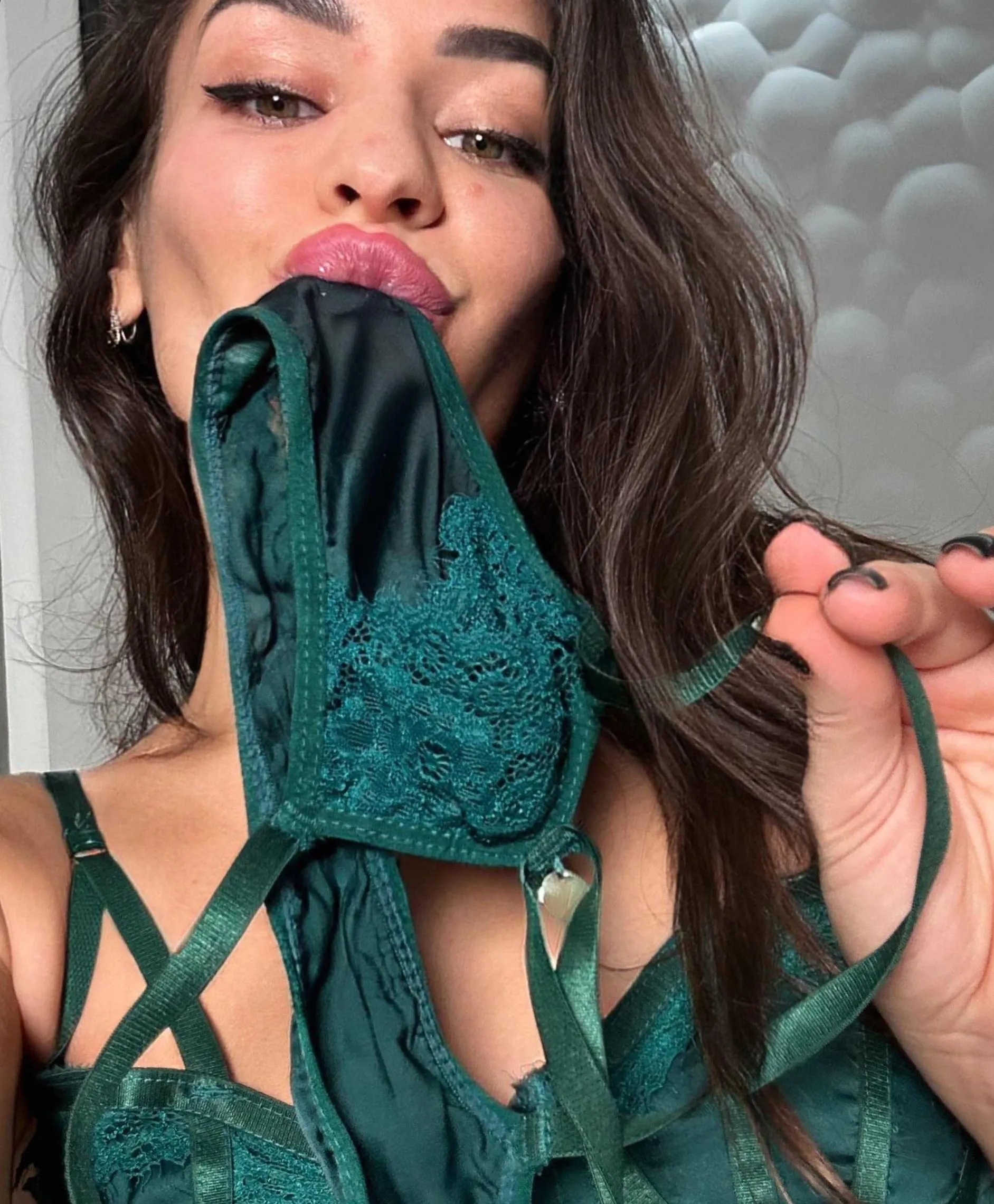 i love taking selfies with unies in my mouth