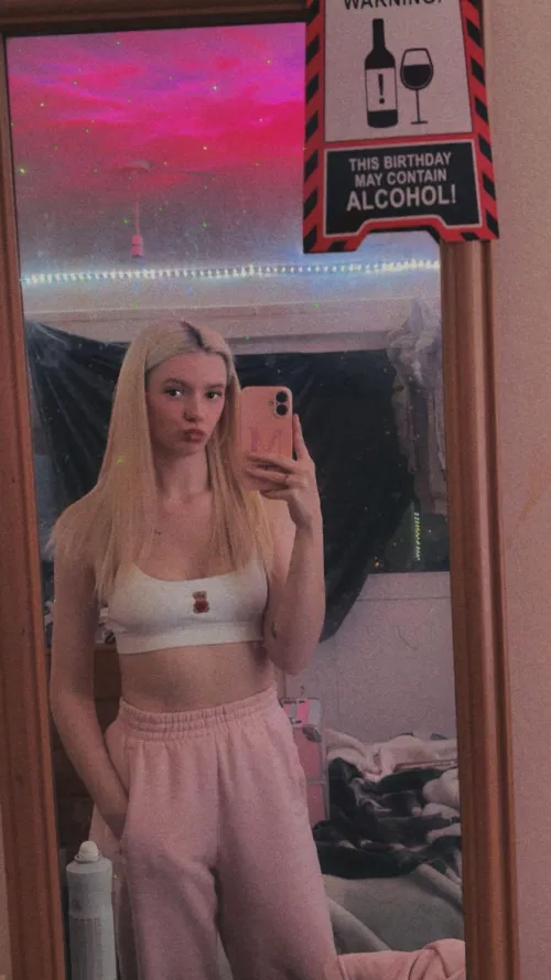 In need of a lesbian bestie so we can get drunk n fuck or get high n fuck