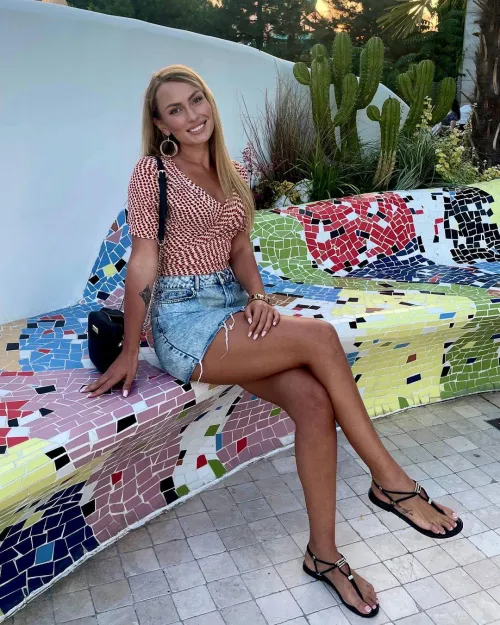 Love me a denim skirt in summer