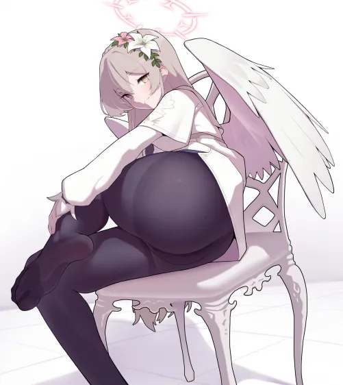 Nagisa offering her cake