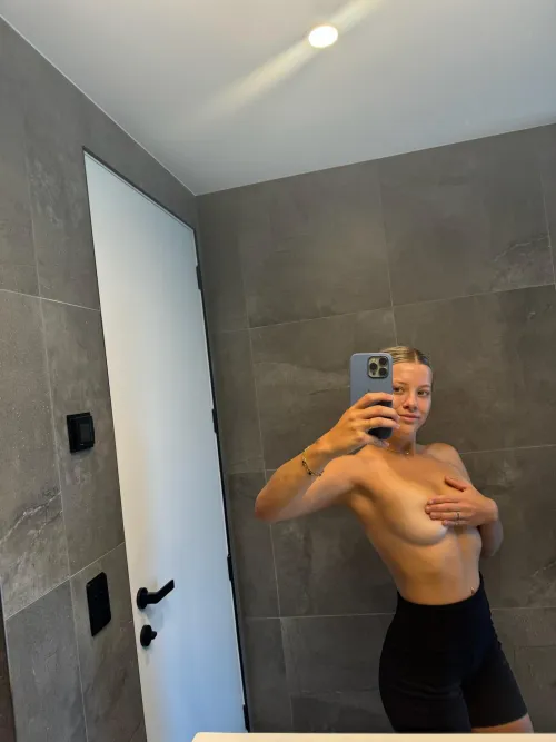 freshly cheated on and looking for a rebound. Send me a pic in DMs if you’re up for it.