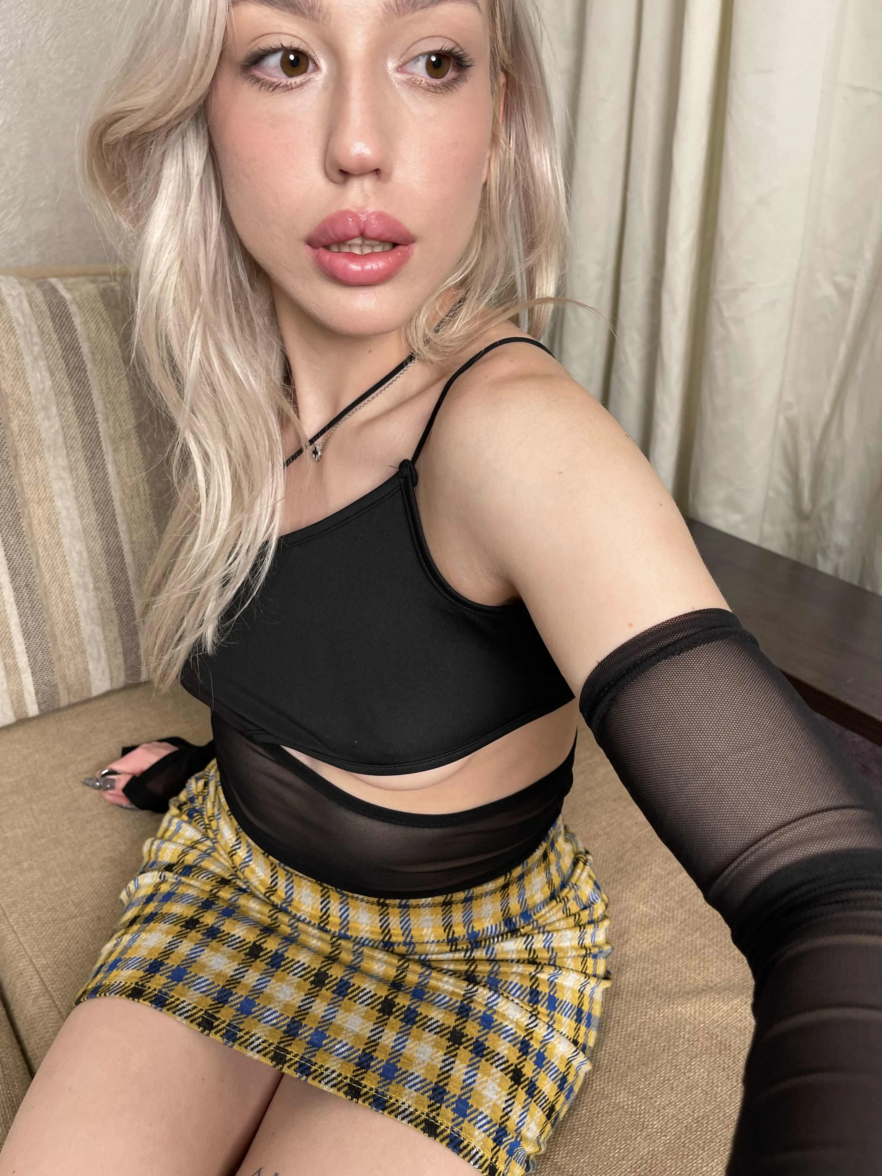 i love it when people look up my skirt