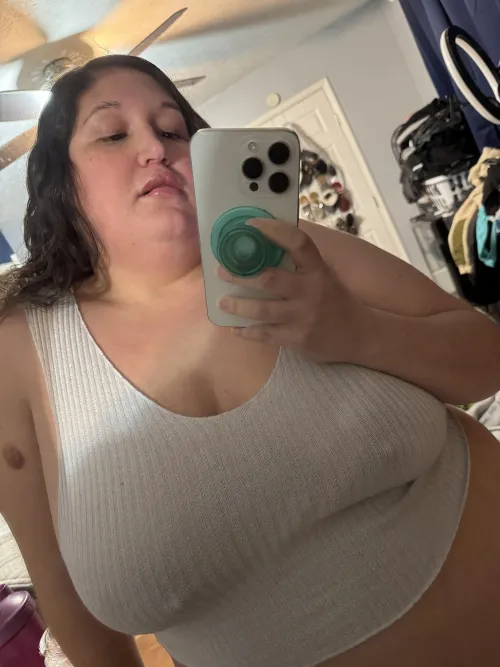 I spy some hard MILF nips ;)