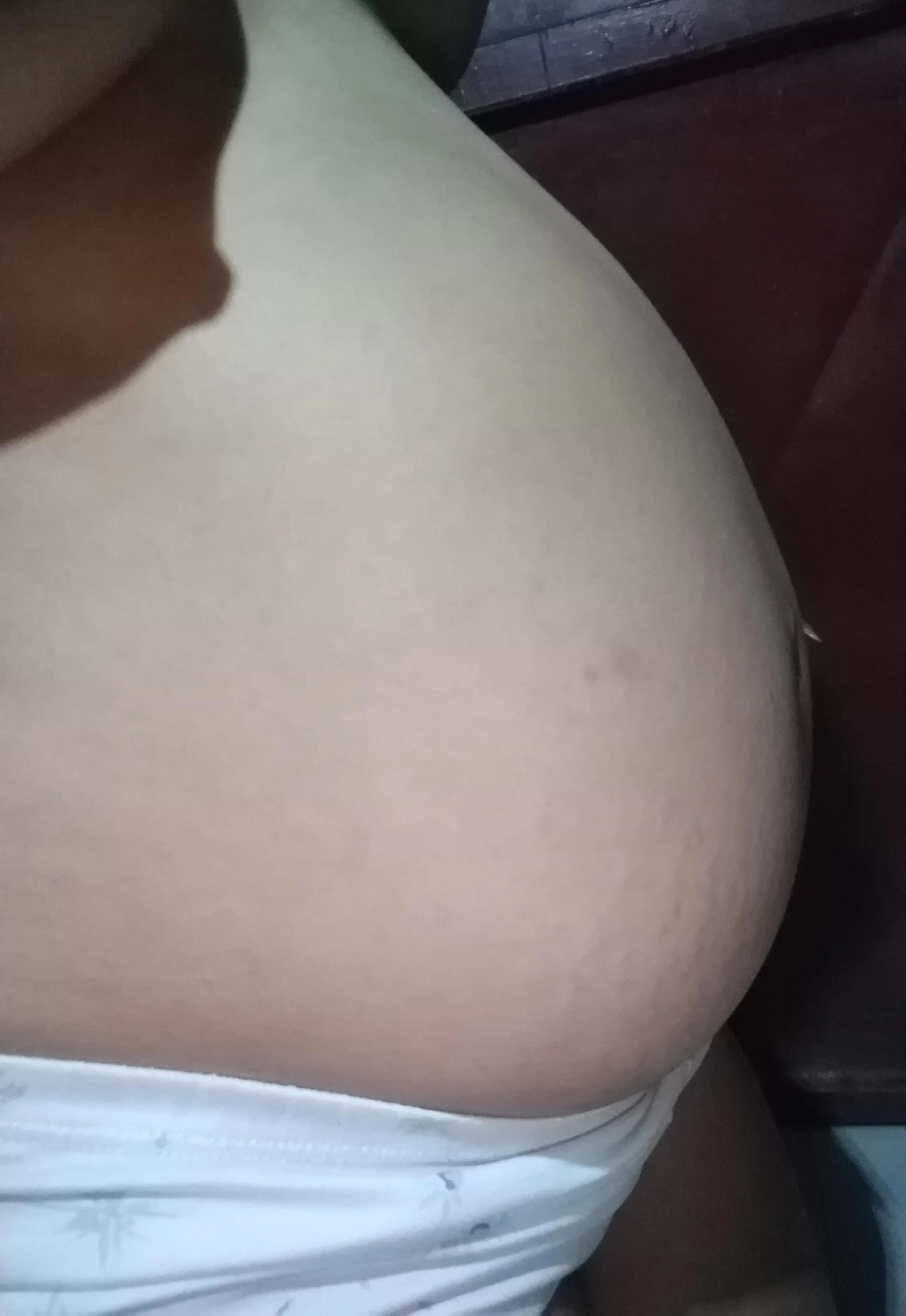 The most beautiful pregnant belly you will ever see... Write me