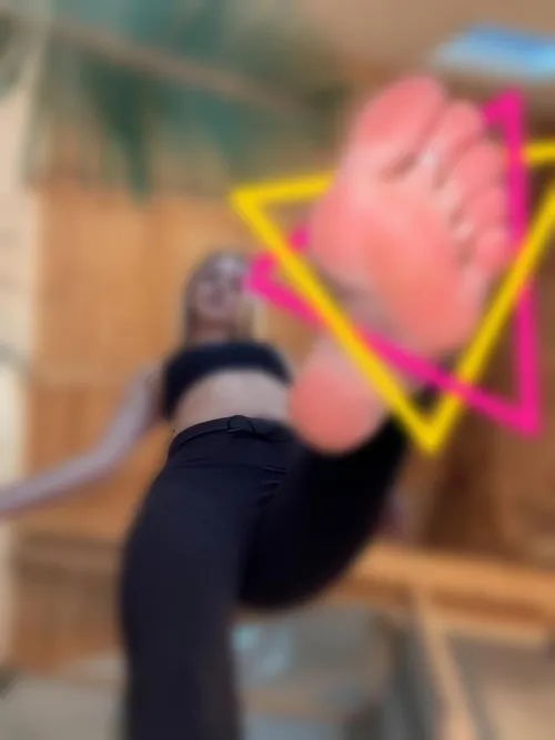 Yes, you can lick the screen.