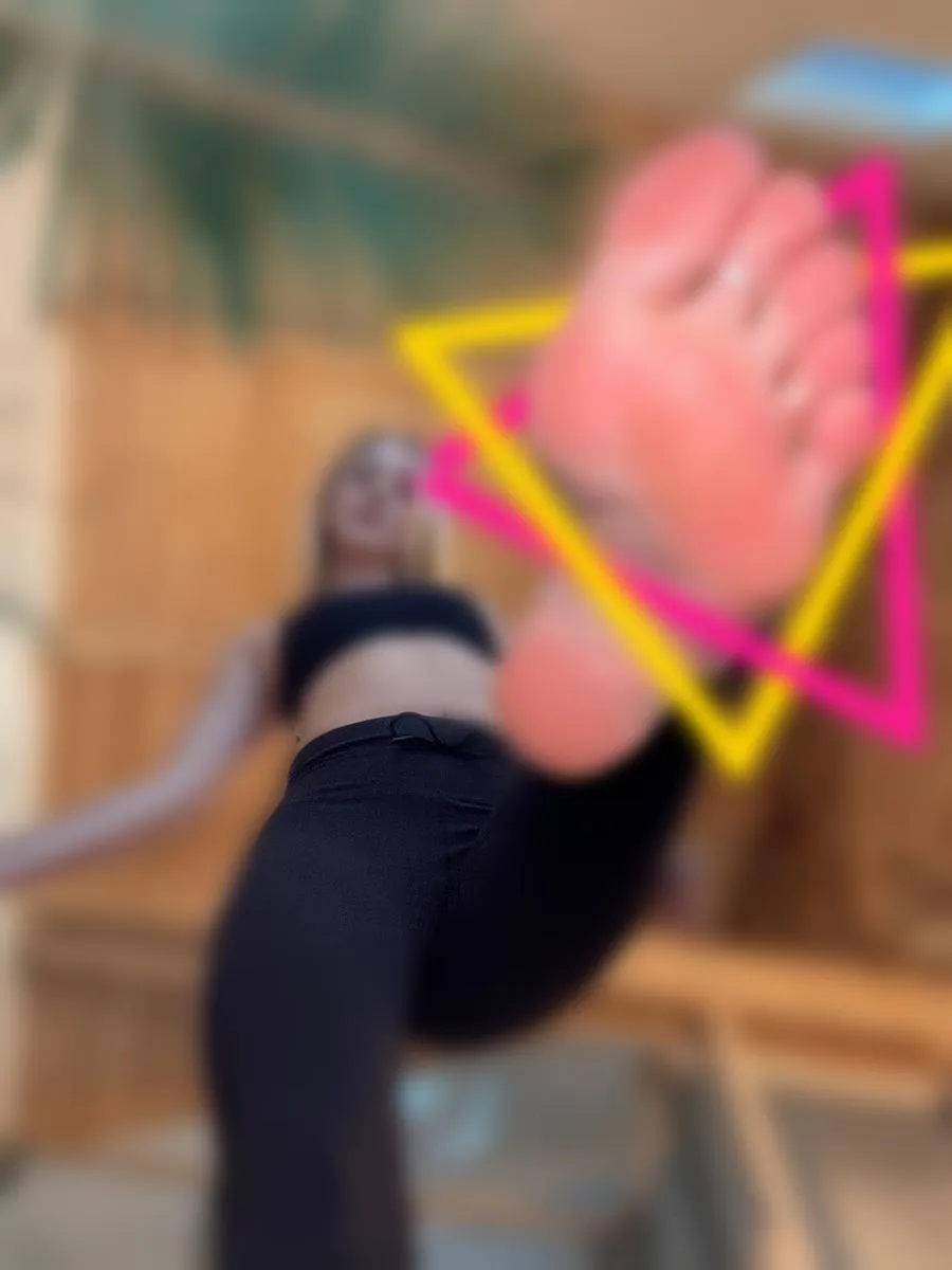 Yes, you can lick the screen.