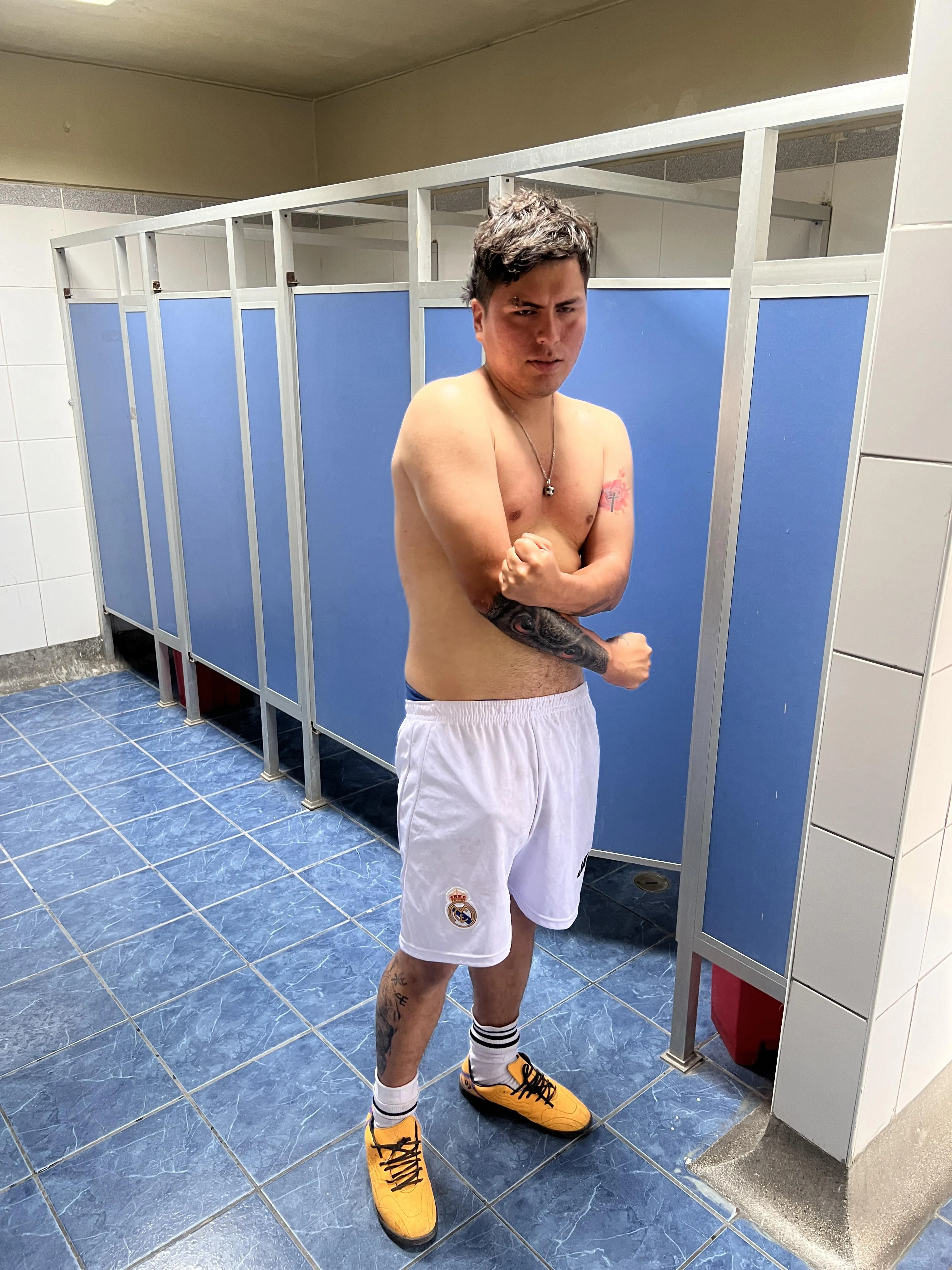 Come and shower with me I bet you'll enjoy washing my entire body.