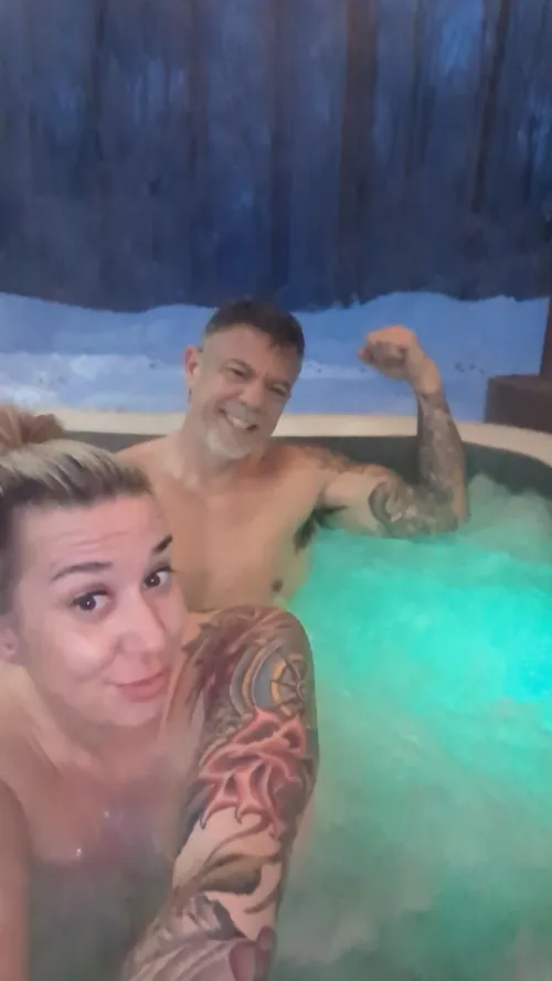 Hitting the hottub tonight. Looking for couples or females to hang and have fun. We don't have to play if you don't want to. Just looking to make friends and hang out.
