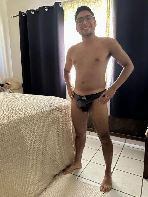 Leather jockstrap but it's too big