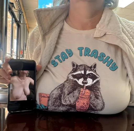 Quick snap of a kitty by icthus_medicus on ImageFap