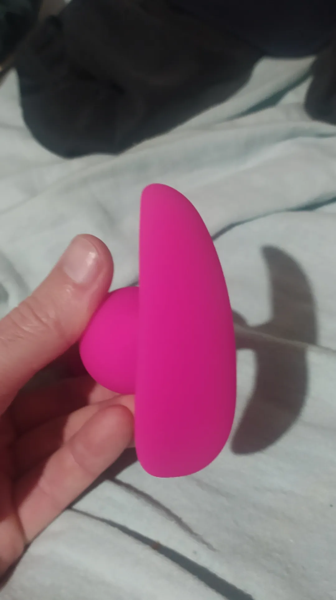 Which end of the base needs to point forward?