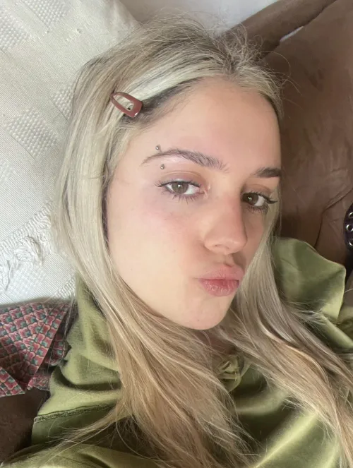 18 F4M - Any plans better than Netflix the whole weekend?