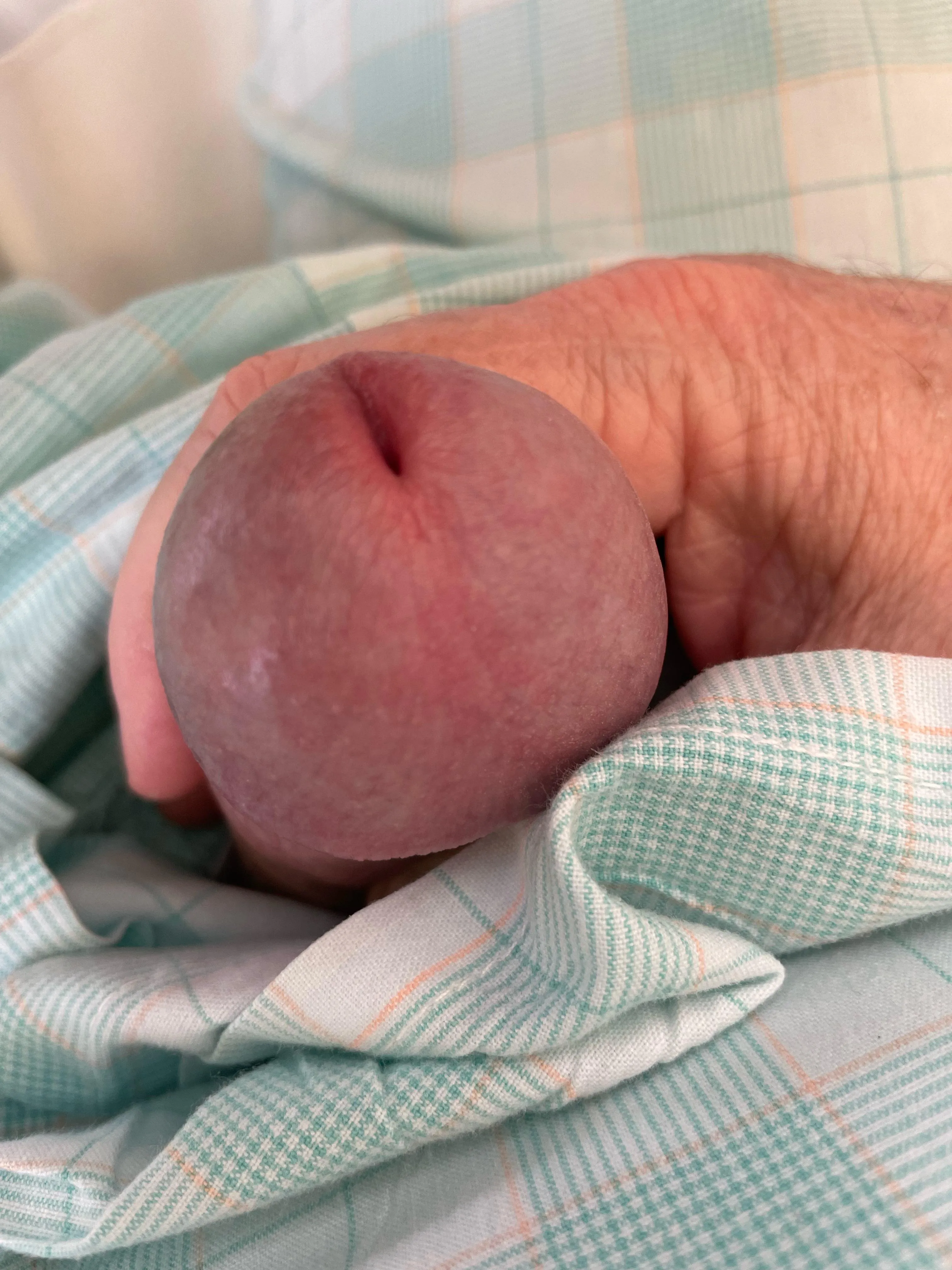 Can’t play because I’m in the hospital after shoulder surgery. But I LOVE skinny young tops that take charge when they’re horny and don’t mind dirty fetishes and would be willing to fill me with their cum