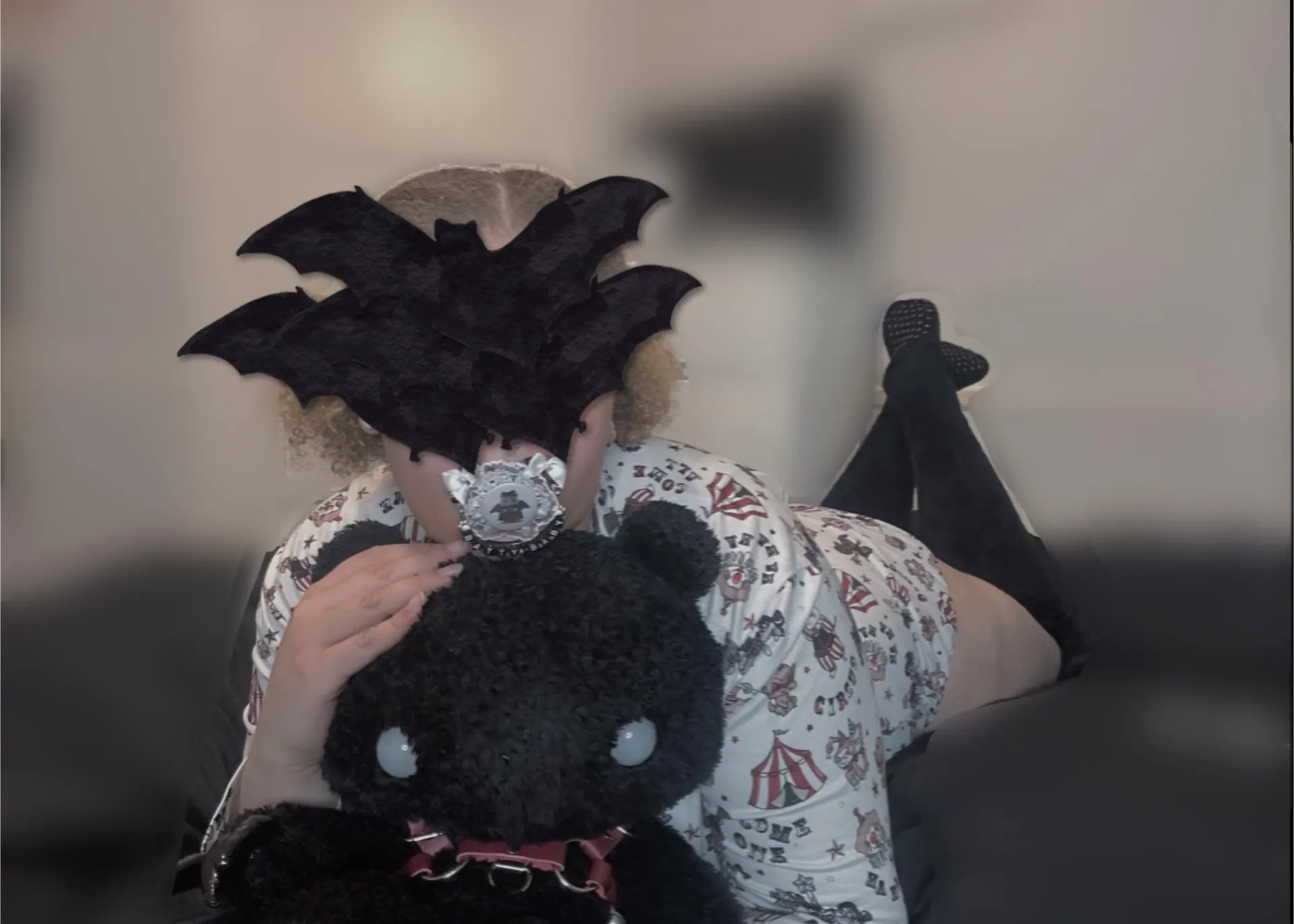 describe your favorite onesie or outfit in 3 words! mine would be circus, tents, and animals ^^