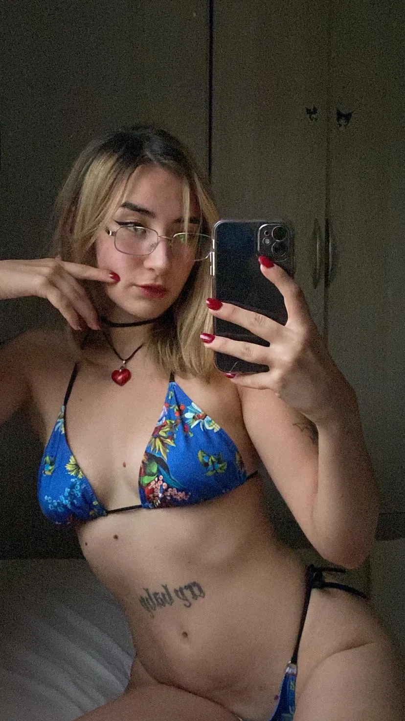 Does the blue bikini look good on me?