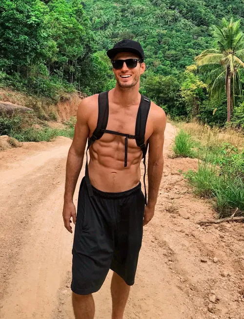 First time posting here. Yolo :)