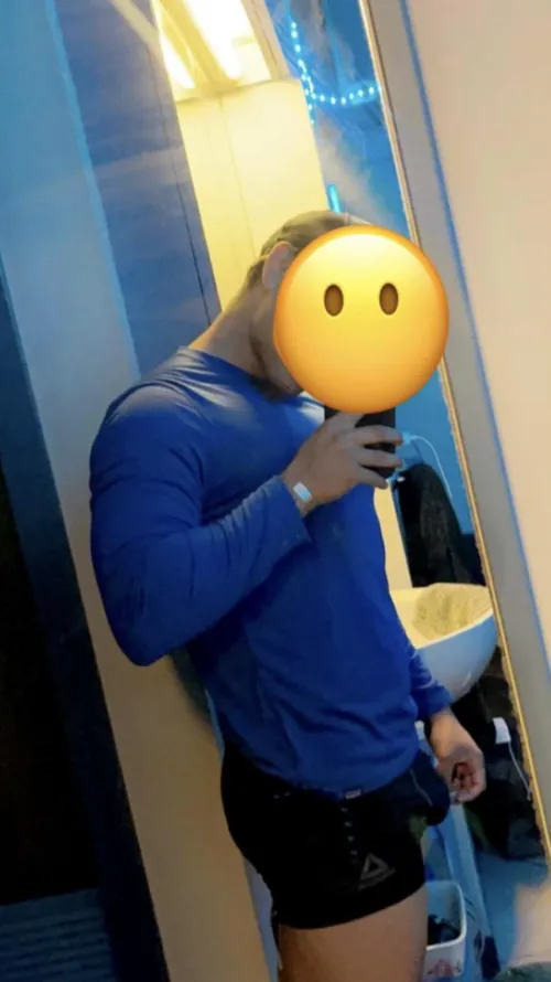 Looking for F, fem, trans to drain my balls or take my cock I’m 26, fit, and clean:) dm if you have any questions