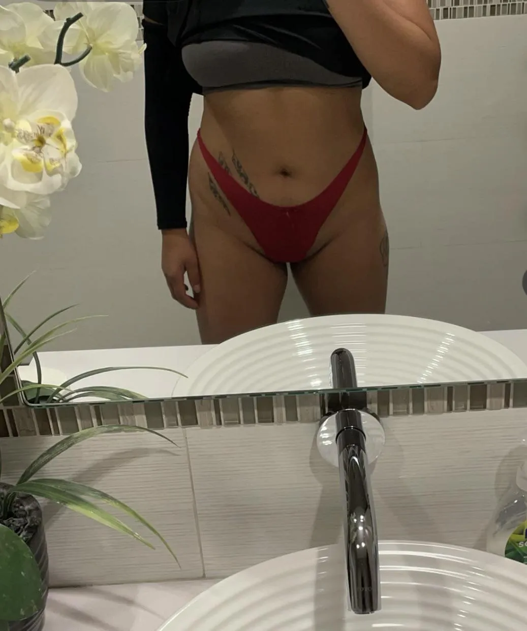 (SELLING) used panties, socks, bras, custom vids, pics , FETISH FRIENDLY. Available asap! I gym daily , LATINA, vacuum seal and discreet