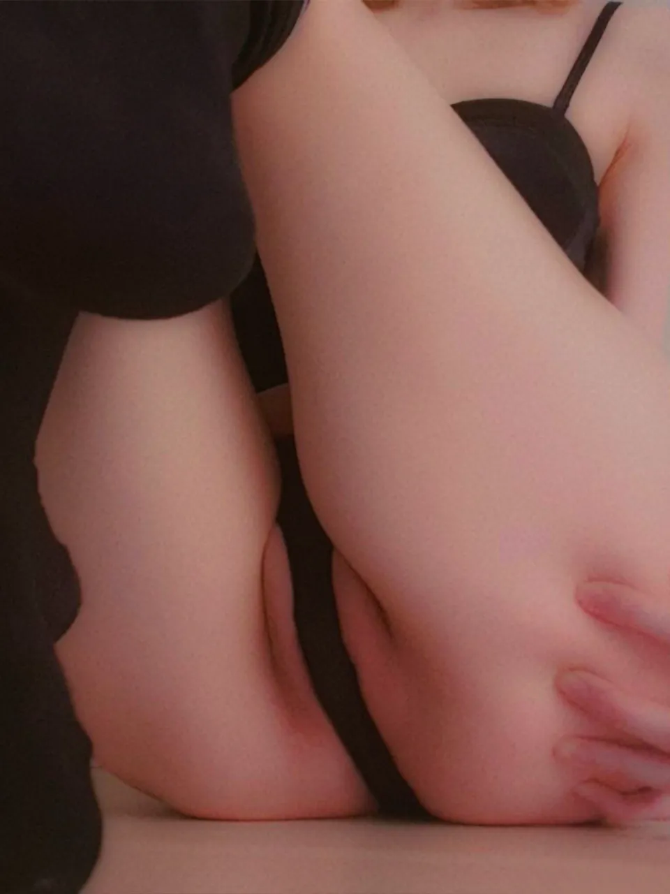 Tellement affamée quelle mange mon string...