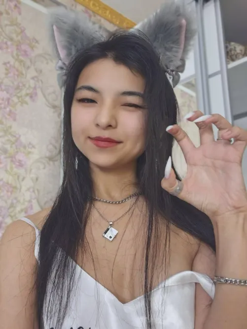 Your kitty wants a strong and deep hug