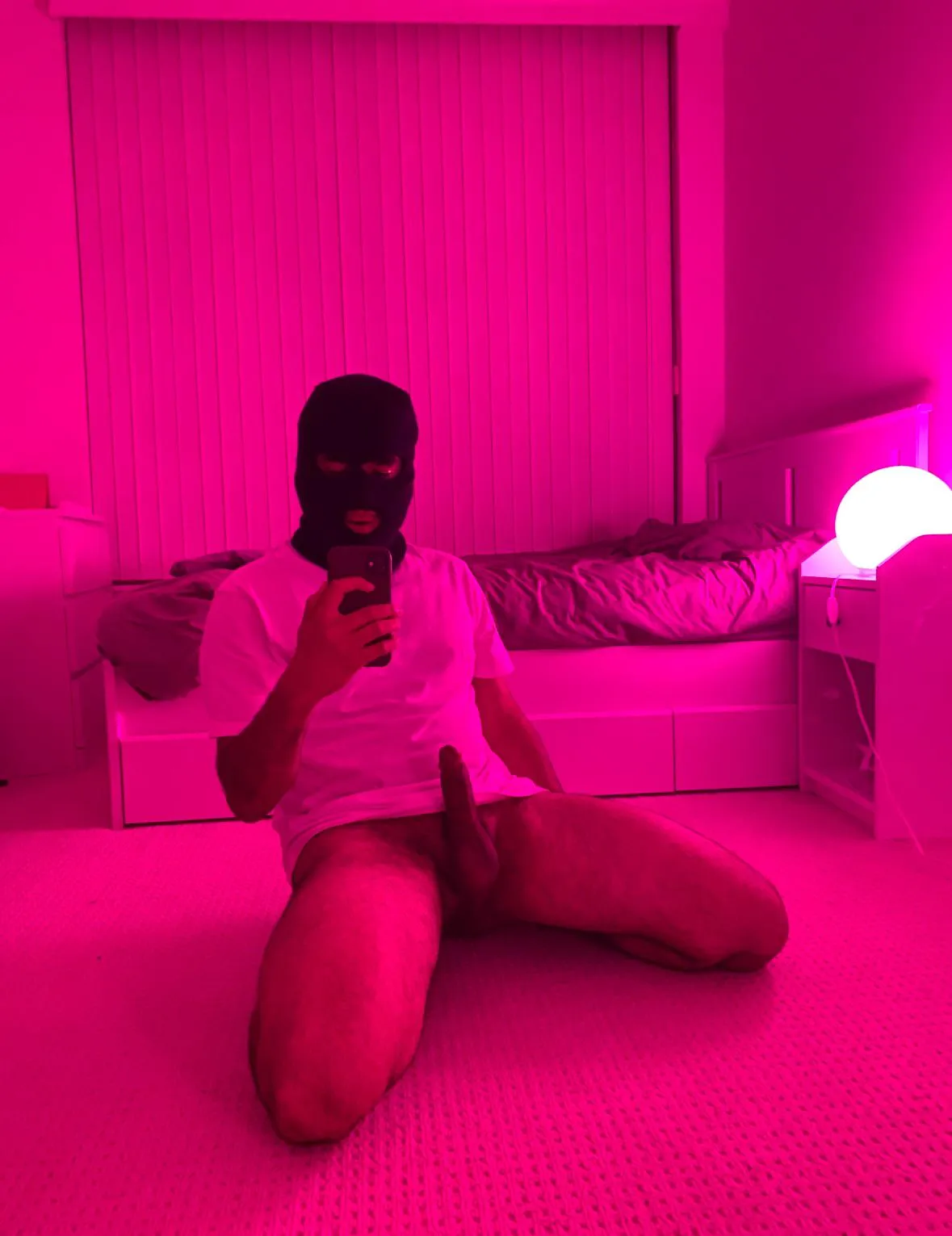 26 [M4A] Experienced and looking mainly for couples and F