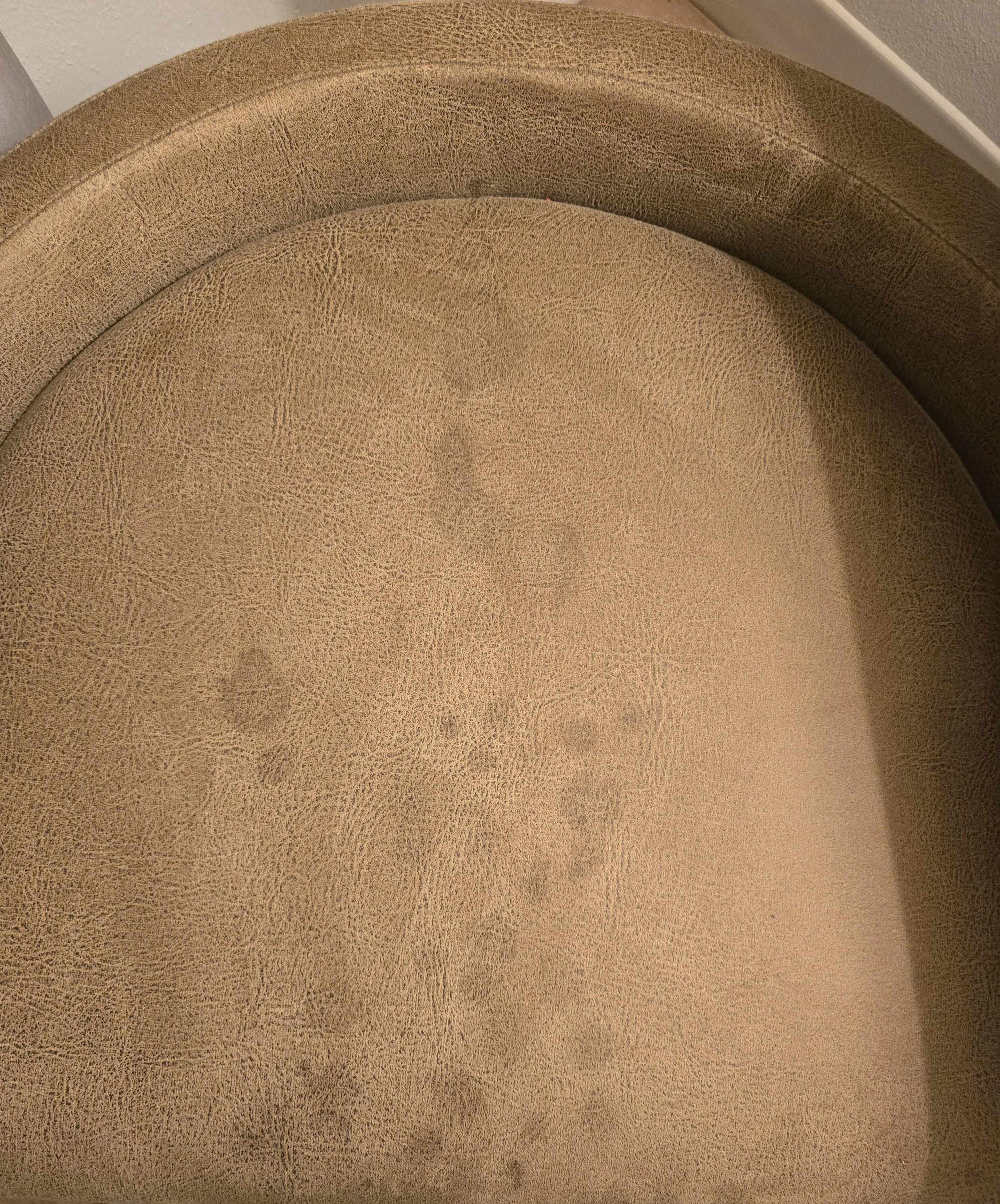 [27] someone cum tagged the cuck chair in my hotel room