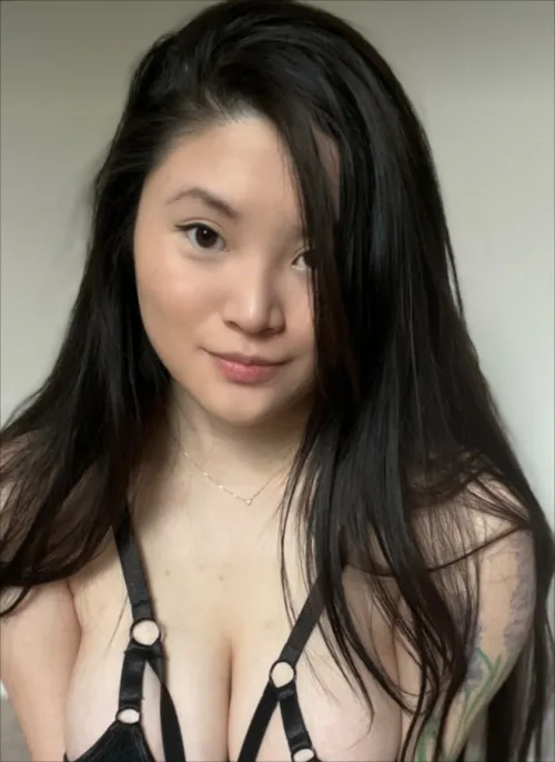 I love white men, can i be your girlfriend...