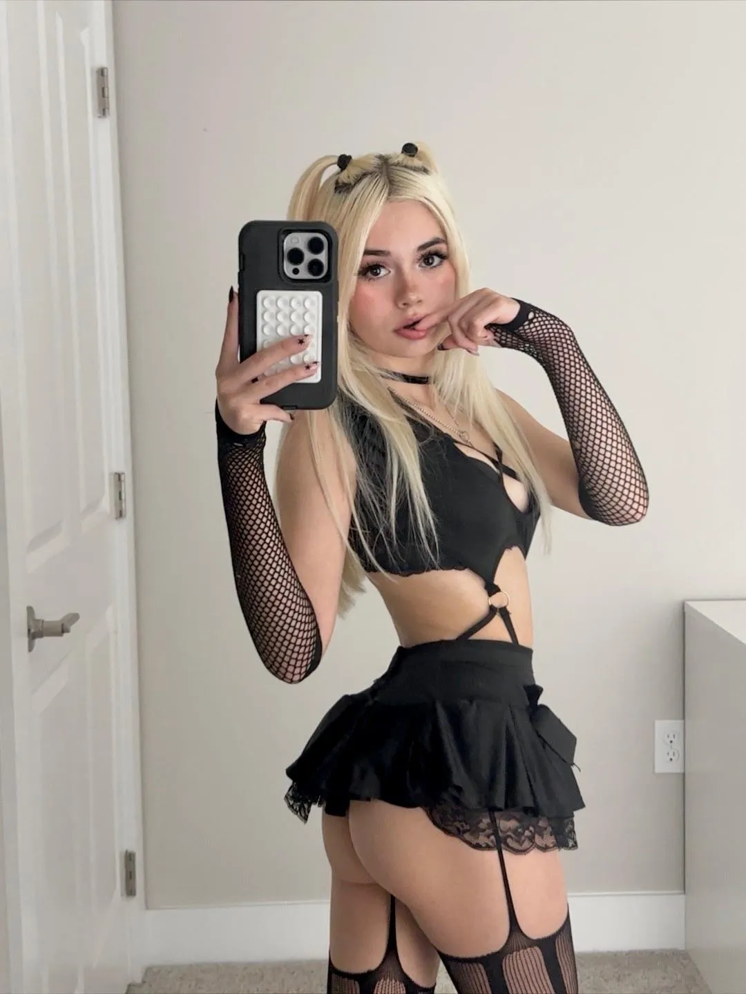 mini skirts = easy access