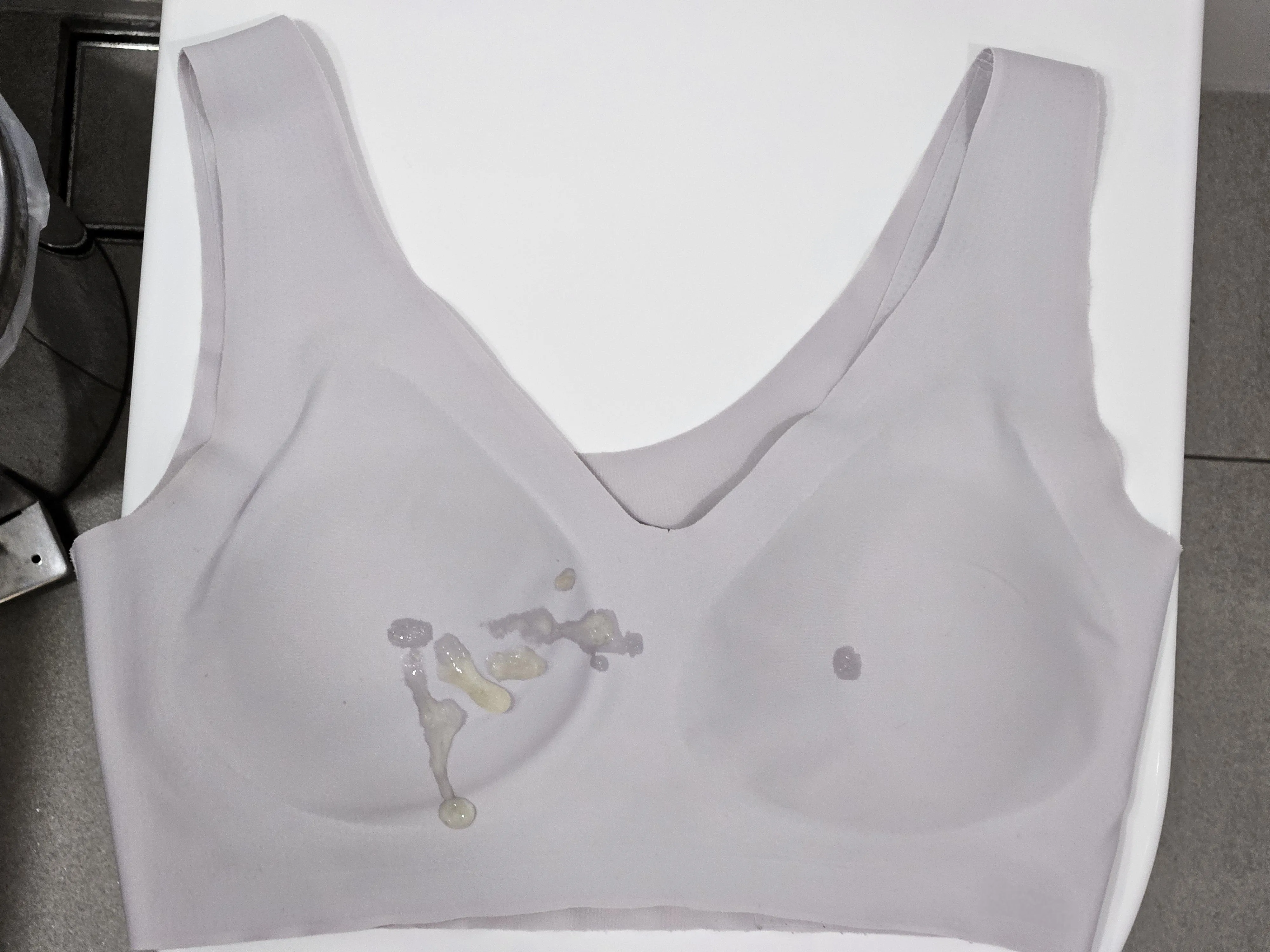 Quick wank on her comfy bra