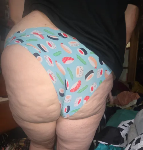 Sundays are for walking around in comfy panties!