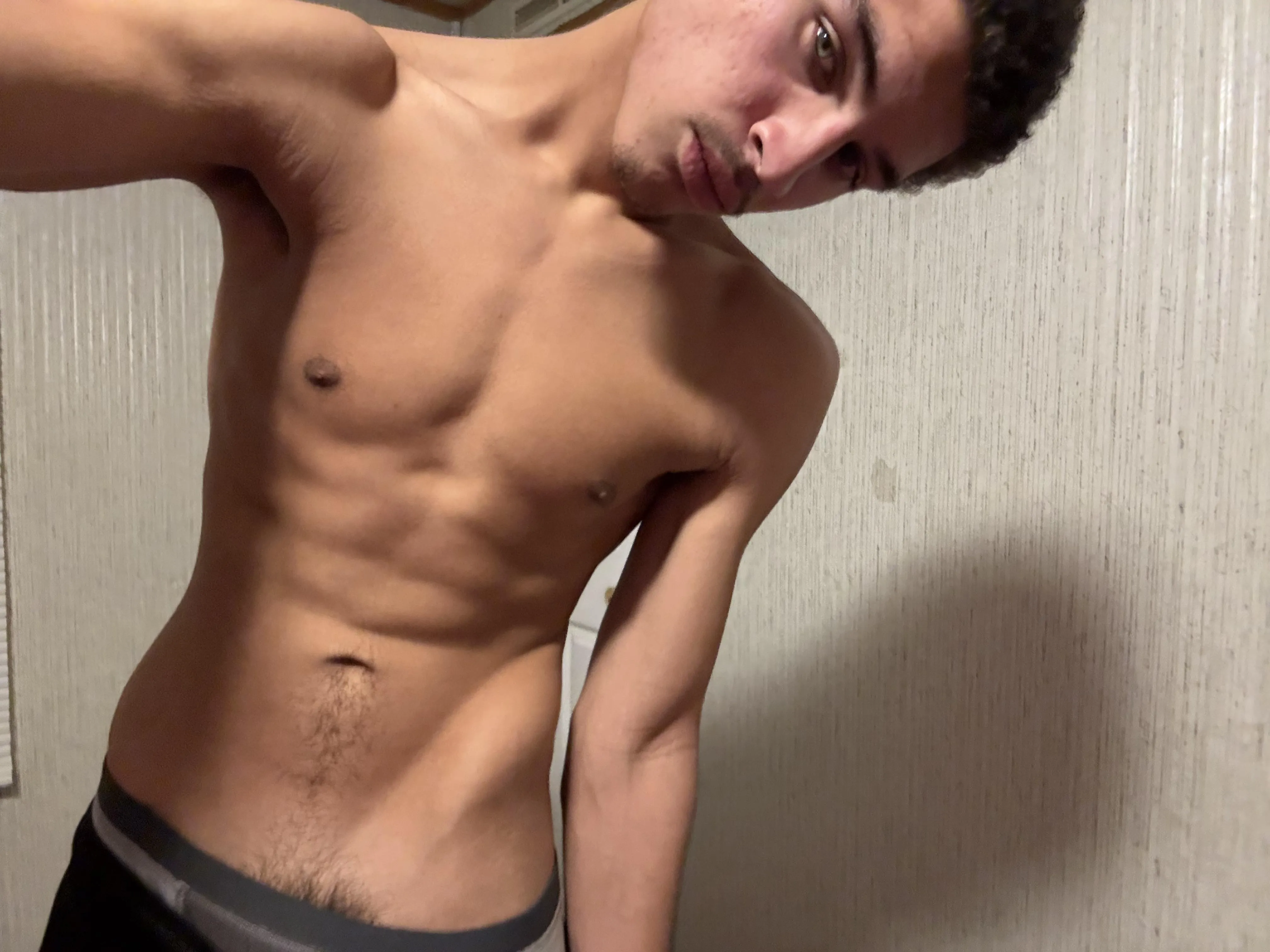 [18] anyone wanna play fight?