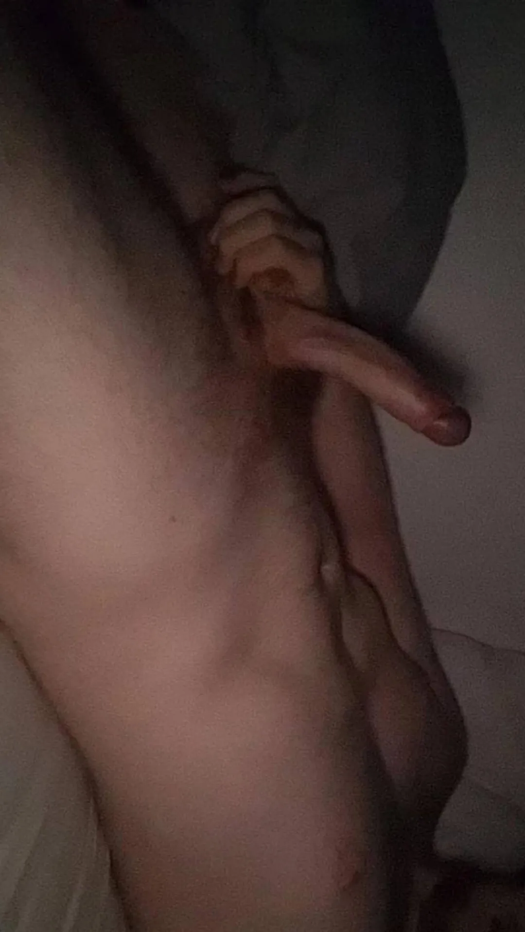 21,fit top. hmu if ur a femboy, trans or a thicc bottom, u won't be dissapointed