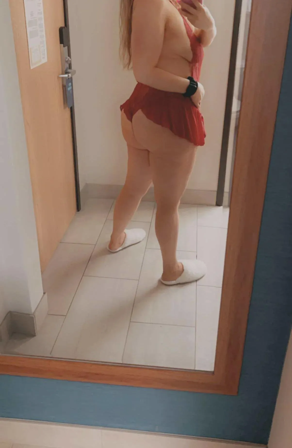 35 hotwife we're looking to meet up with someone send us some full pictures of you not just D-pics