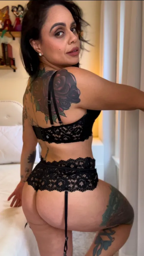Are you into tattooed ladies (F40)
