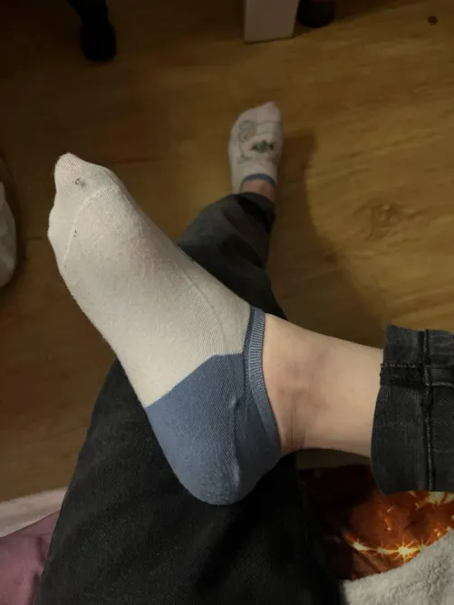 [f] They're very smelly today, do you want to smell them?