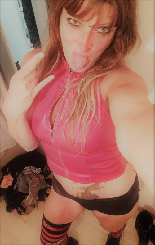 Je devrais peut être arrêter de tirer la langue sur mes photos à mon âge ?