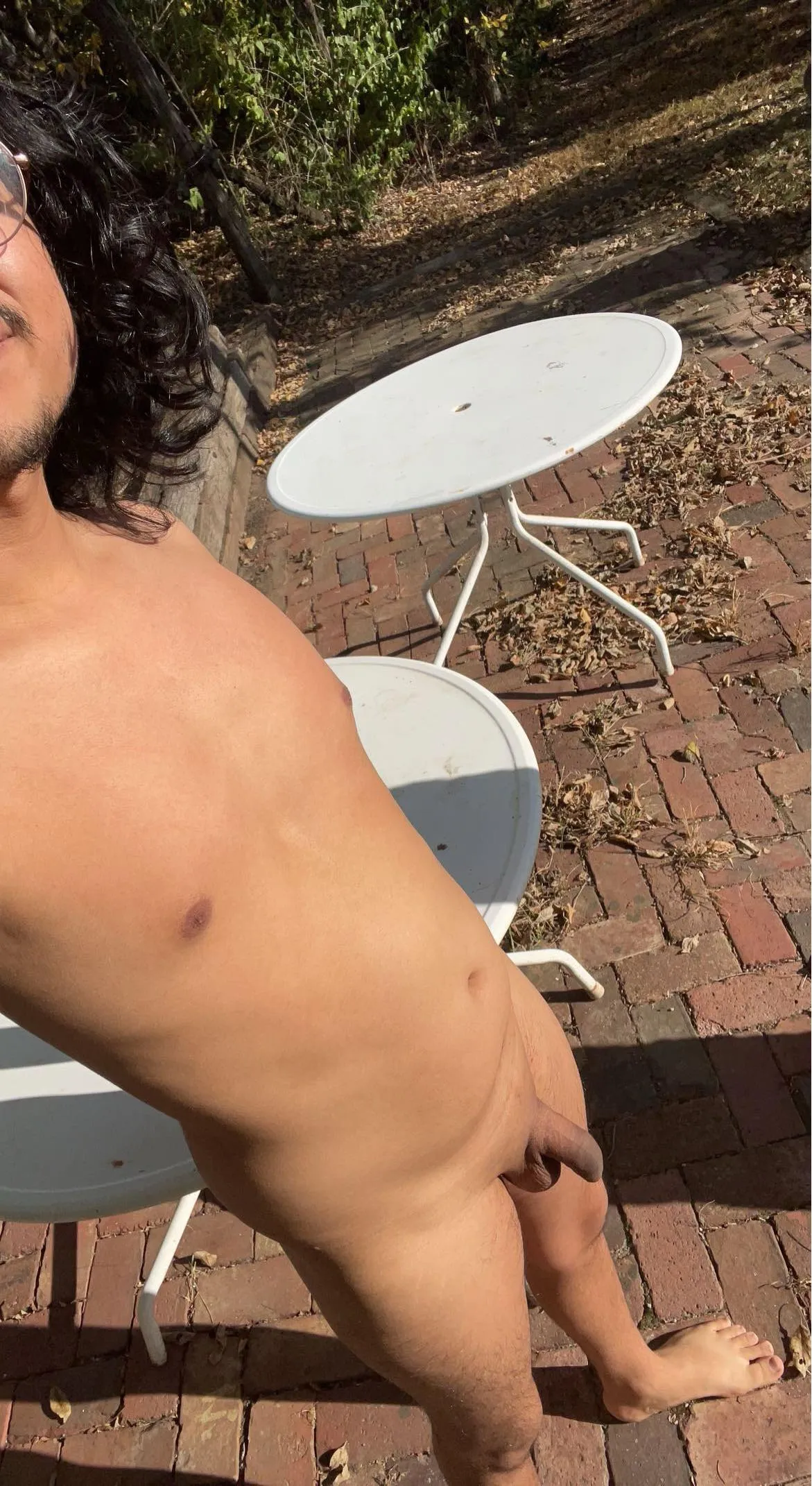 Looking to chat with nudist my age (M23)