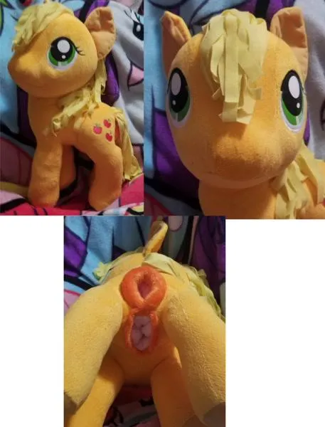 NSFW fuckable female MLP/My little pony mare Applejack with useable equine pussy and ponut anus