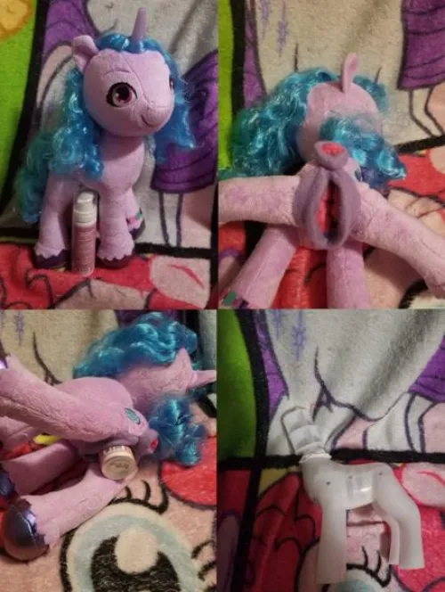 NSFW fuckable female MLP/My little pony mare Izzy Moonbow with useable equine pussy and just for show ponut
