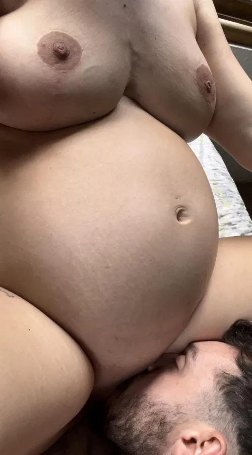 There’s no better taste than a juicy pregnant pussy