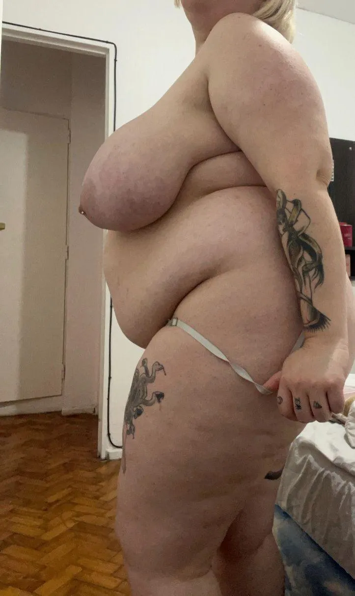 type yes if you'd fuck a girl with hanging milf tits