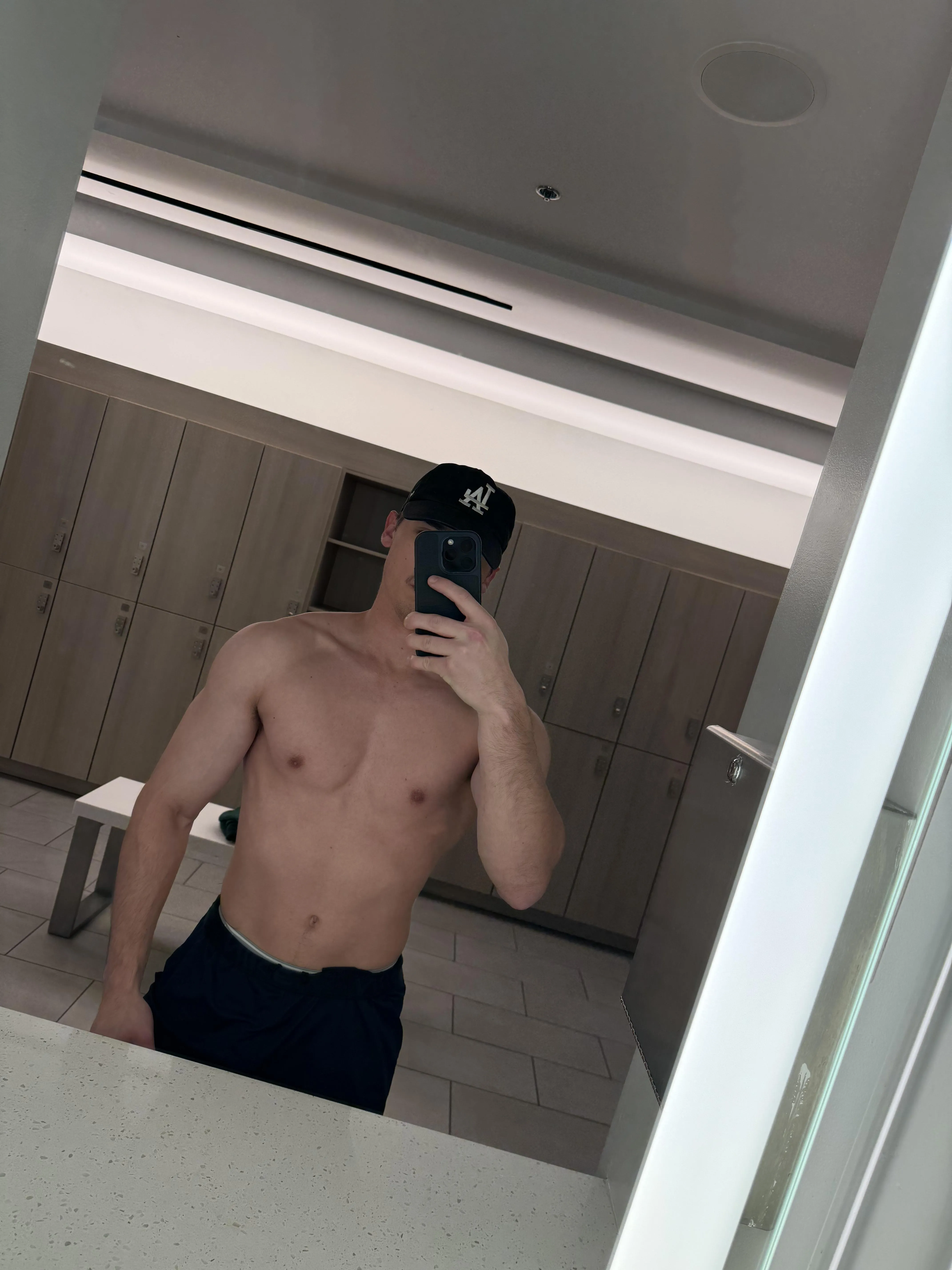 24 [M4F] Looking for women who like less experienced guys. 7in. Can host/verify. Downtown Dallas