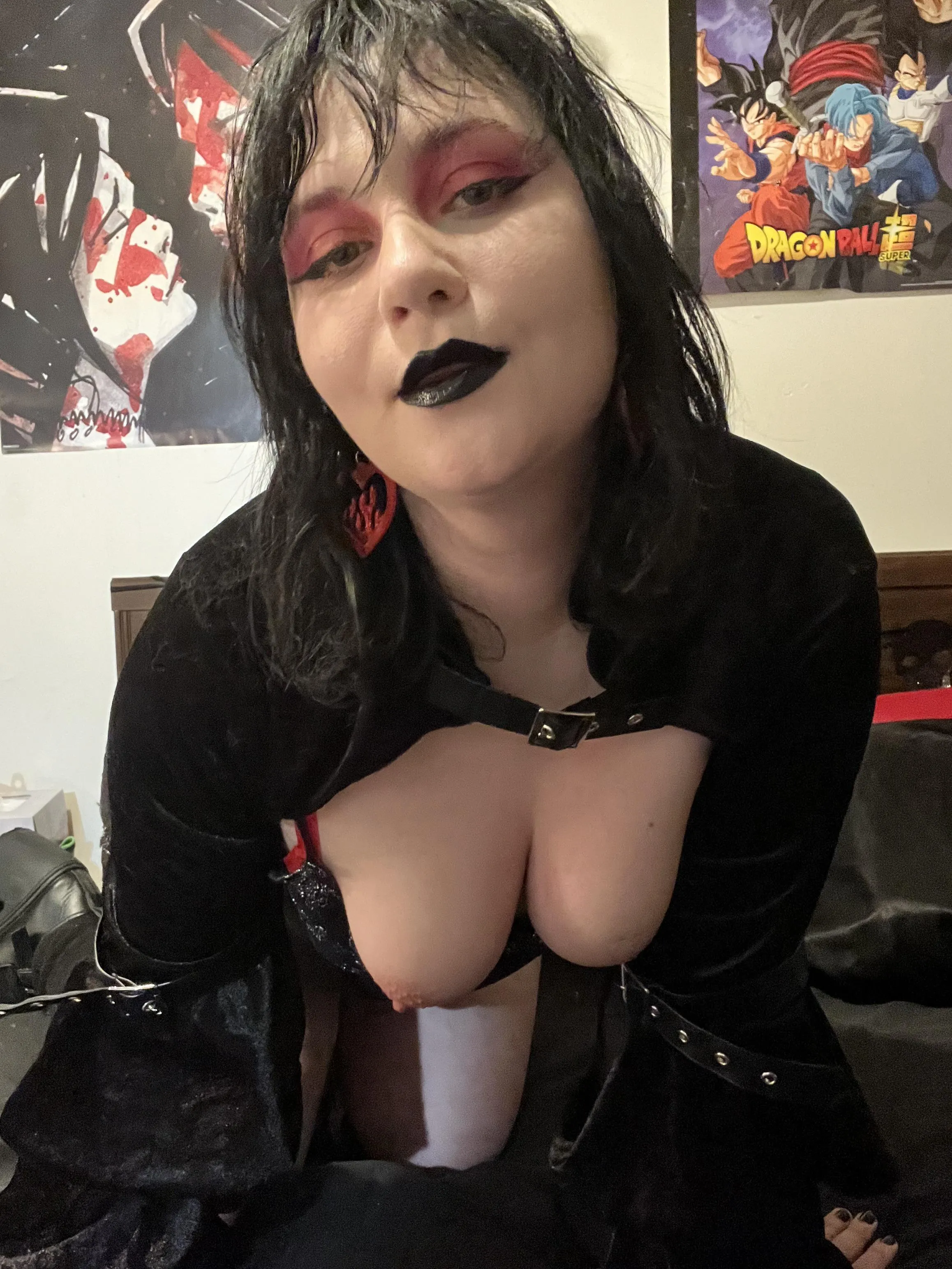 Don’t forget your manners if you want this goth mommy