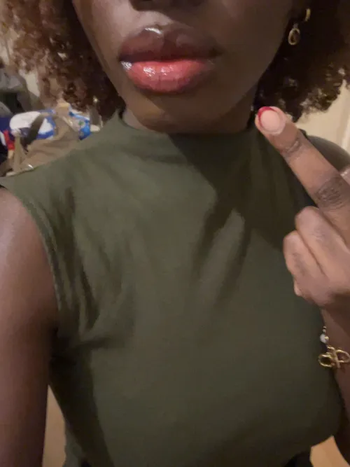 Erfahrene Herrin W22 sucht nach Sklaven für online Erziehung