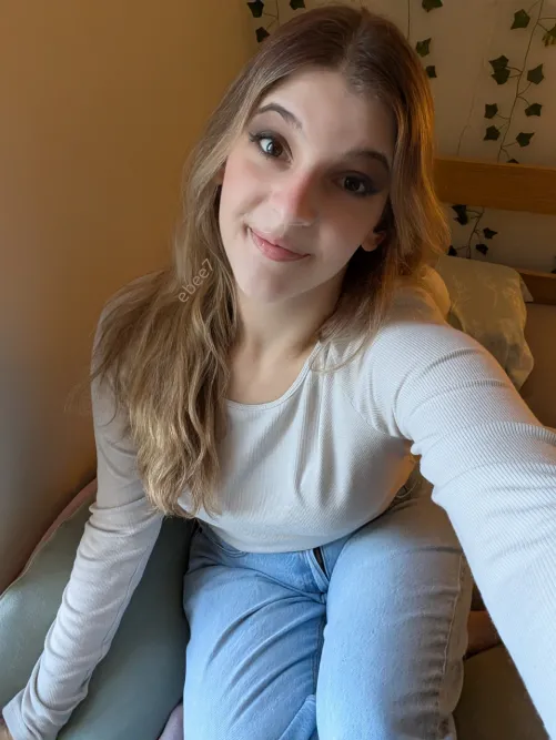 feeling cute & sexy in my mom jeans hehe